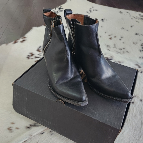 Frye Shoes - Frye Sacha Moto Shortie Size 7